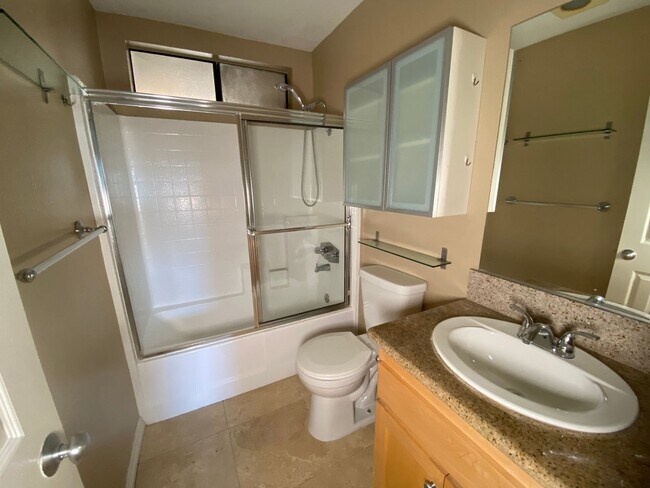 Building Photo - ***$500 Move-in special!!!*** Upgraded Nor...