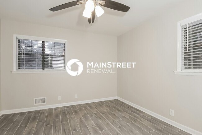 Building Photo - 3 Bedroom Pet-Friendly Home in East Point, GA with Main Street Renewal