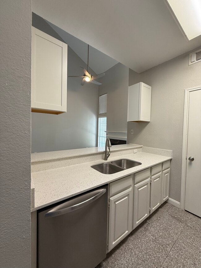 open kitchen - 6220 Bentwood Trl