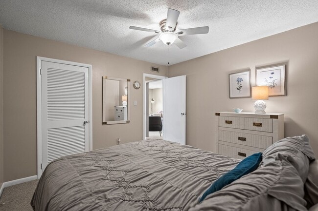 Building Photo - Snowbird Rental