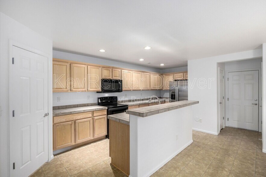 Building Photo - 9770 Mayfair St