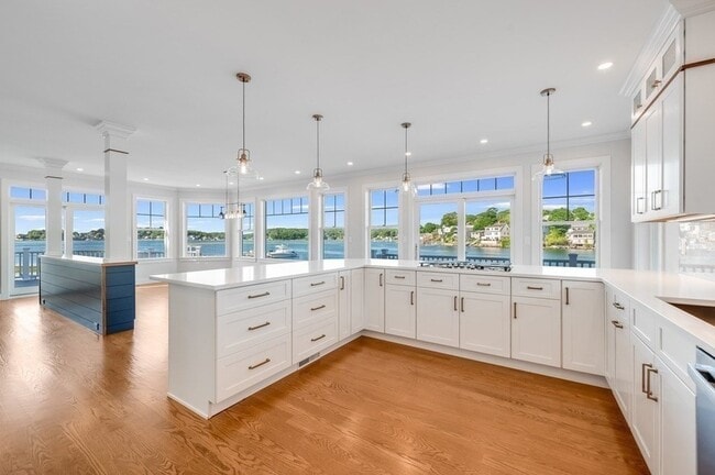 Building Photo - 8 Riverside Rd