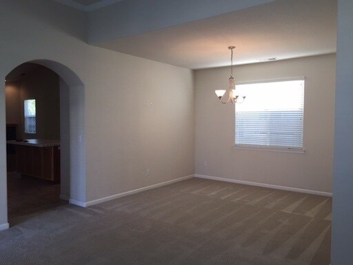 Building Photo - Beautiful home in private cul-de-sac!