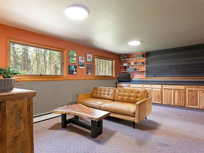 Building Photo - Beautiful spacious 3 bed, 3 bath home situated on 2.53 private acres in Stevensville.