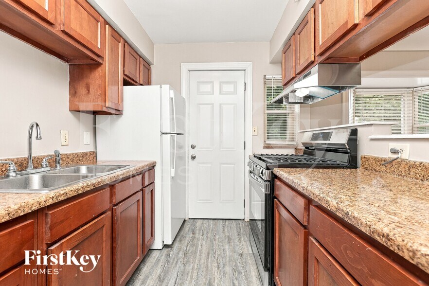Building Photo - 1494 Clovernoll Dr