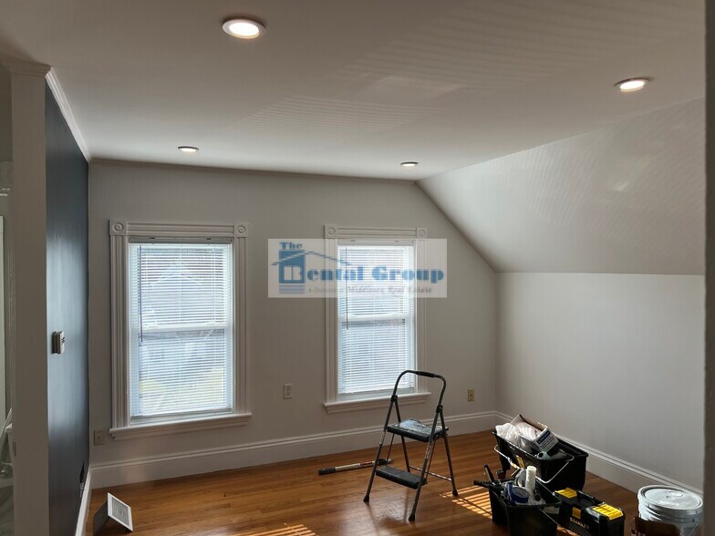 Building Photo - 26 Rand St