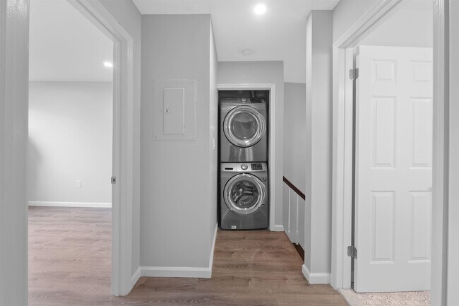 Building Photo - 206 St Michaels Walk