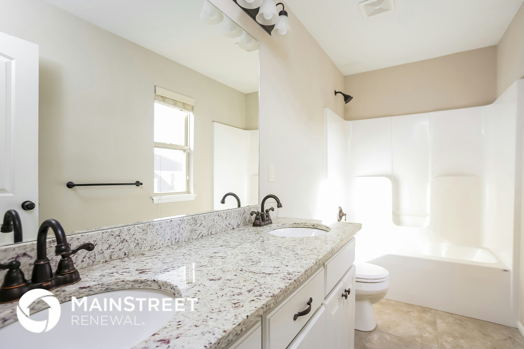 Building Photo - 1303 NW High View Dr