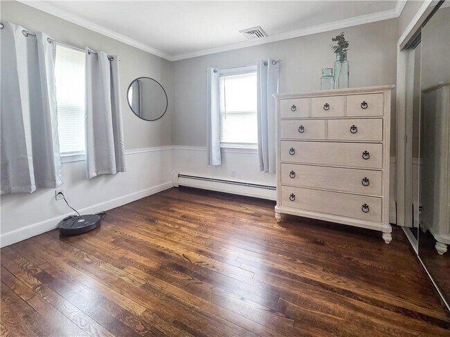 Building Photo - 10 Brayton Ave