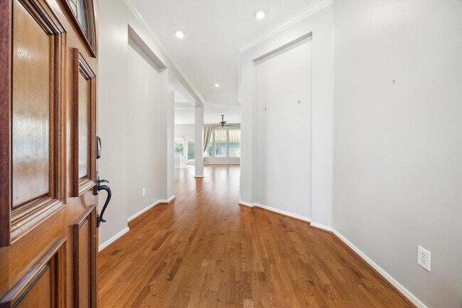 Building Photo - 9527 Shadow Gate Ln