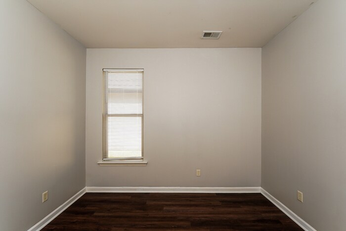 Building Photo - 1052 Washington Dr