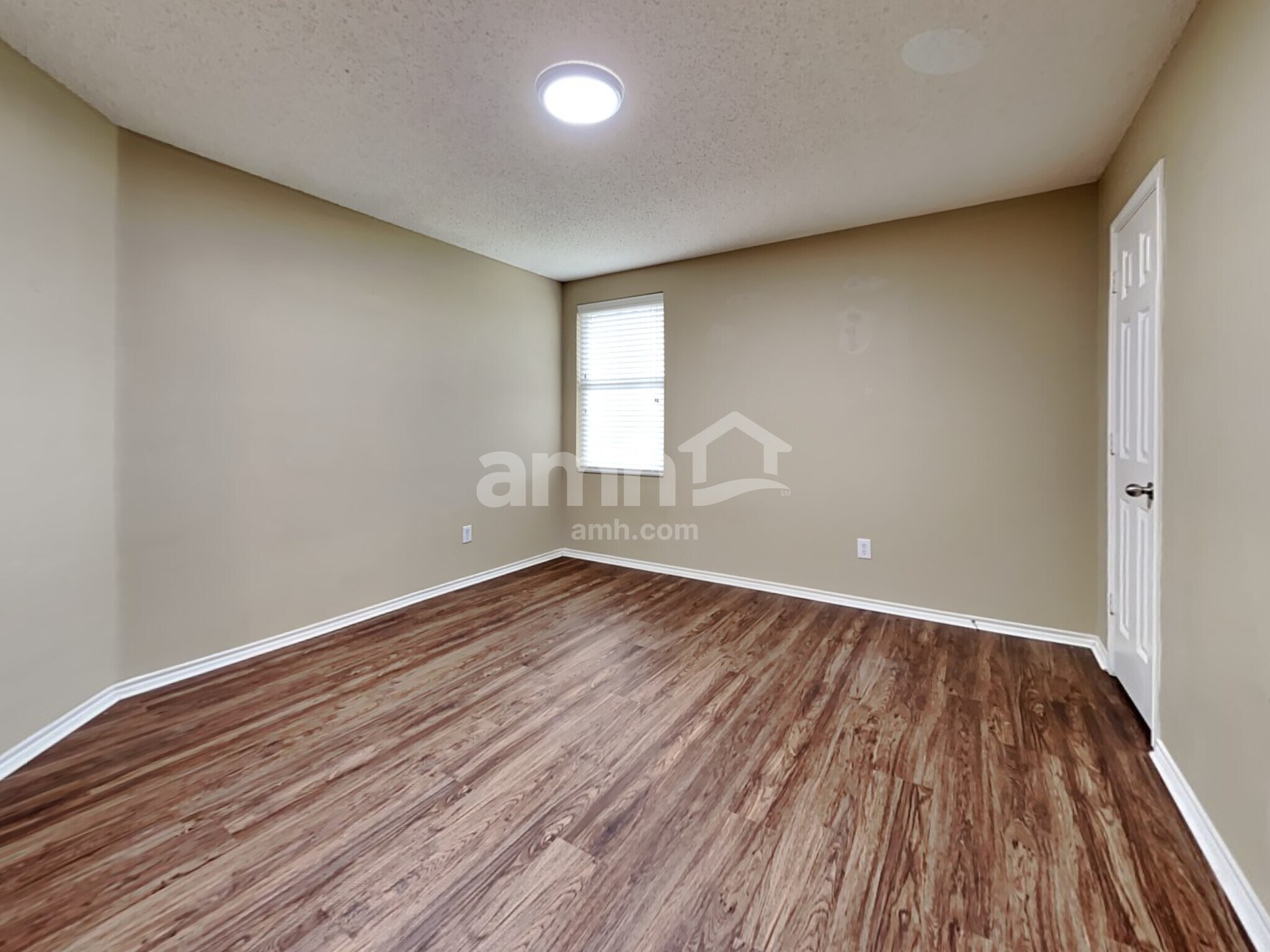 Building Photo - 1404 Sunflower Court