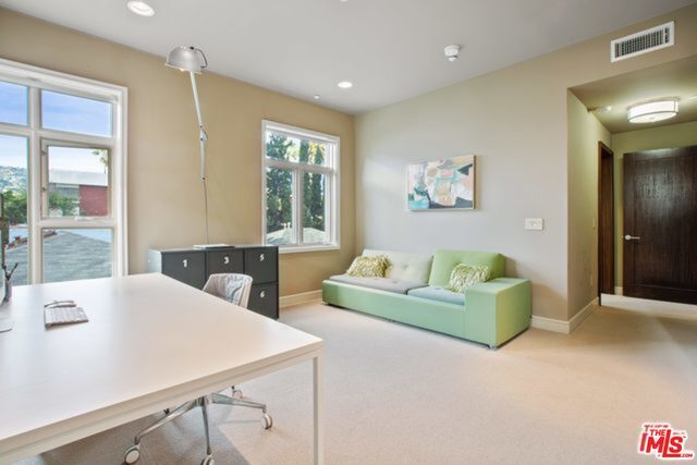Building Photo - 447 N Doheny Dr