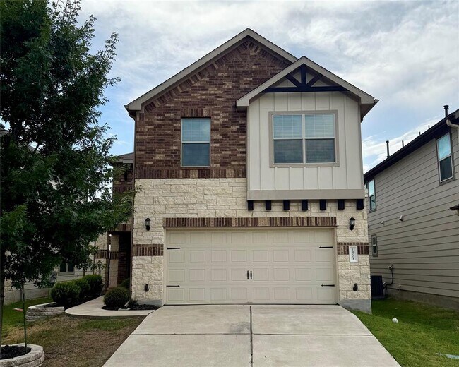 Building Photo - 14004 Hedera Dr