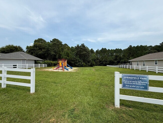 Building Photo - Pensacola - Springfield - 3 bedroom, 2 bathroom