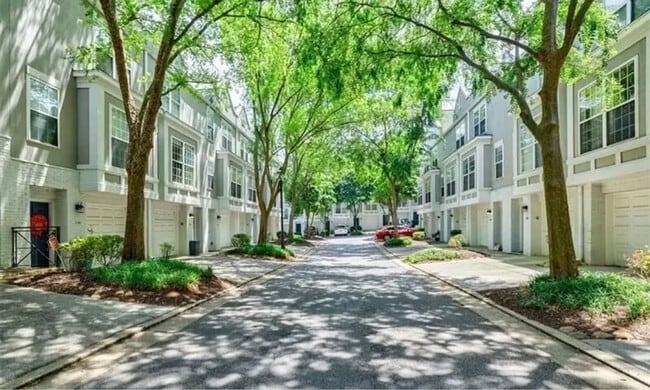 Building Photo - 1178 Village Ct SE