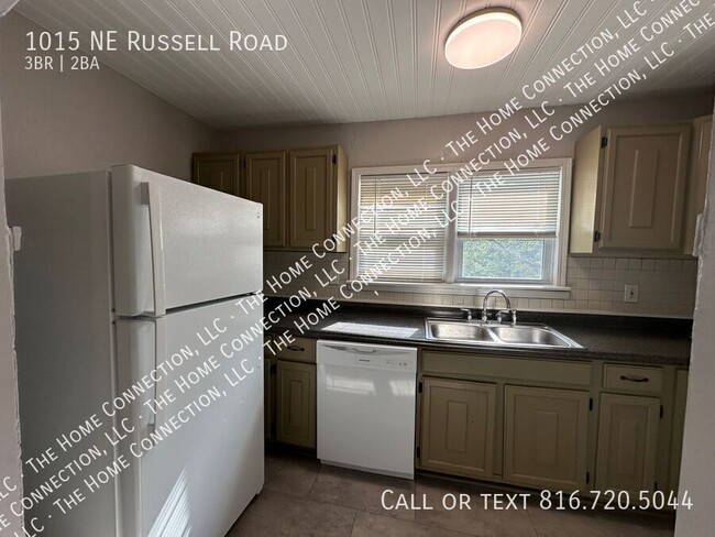 Building Photo - 1015 NE Russell Rd.