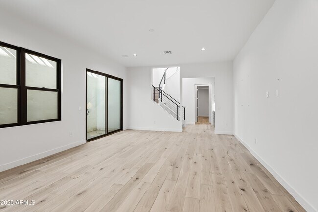 Building Photo - 1538 W Wagon Wheel Dr