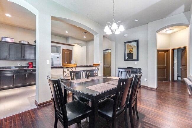 Building Photo - 940 Oak Lynn Dr