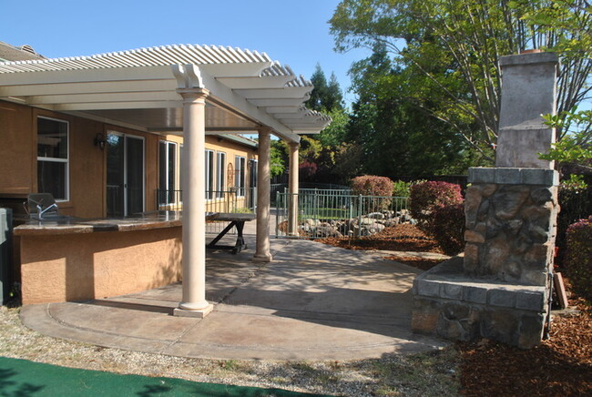 Building Photo - Gorgeous 4 Bedroom Home in the Stonebriar ...