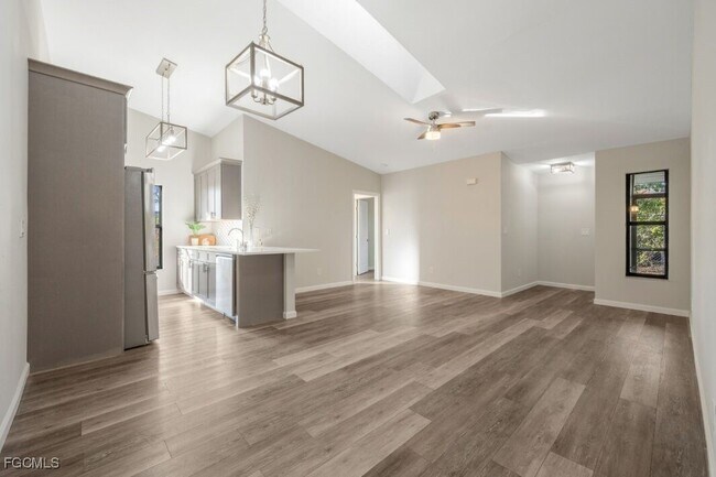 Building Photo - 5113 SW 15th Pl