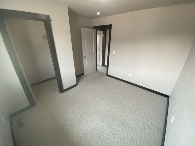 Building Photo - 3220 Savannah St