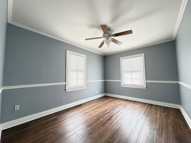 Building Photo - 206 Kenoak Dr