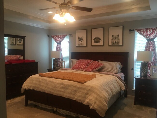 Building Photo - Beautiful 3Bd/2.5 Bath Goshen Woods Property