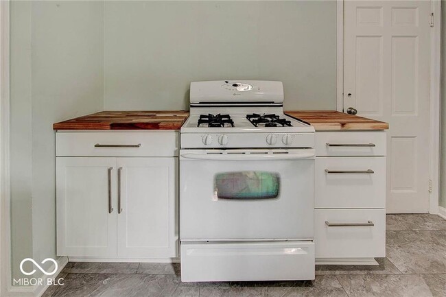 Building Photo - 5043 Boulevard Pl