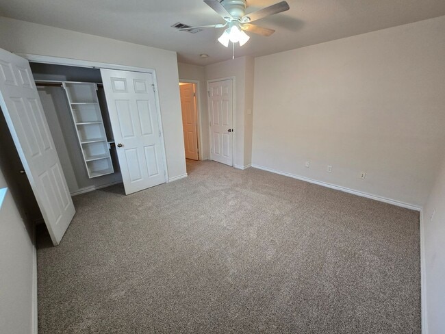 Building Photo - College Station - 3 Bedrooms / 3 bath Duplex on Oldenburg