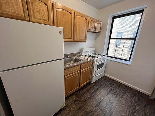 Building Photo - 1 bedroom in BRONX NY 10468