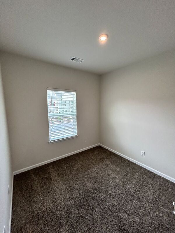 Building Photo - 4316 Summercrest Blvd