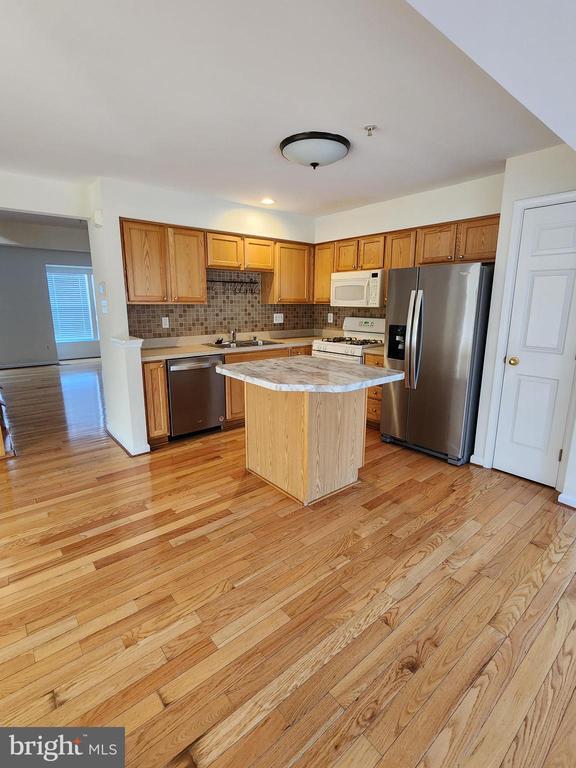 Building Photo - 7039 Oak Grove Way