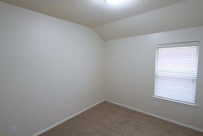 Building Photo - 24622 Colonial Maple Dr