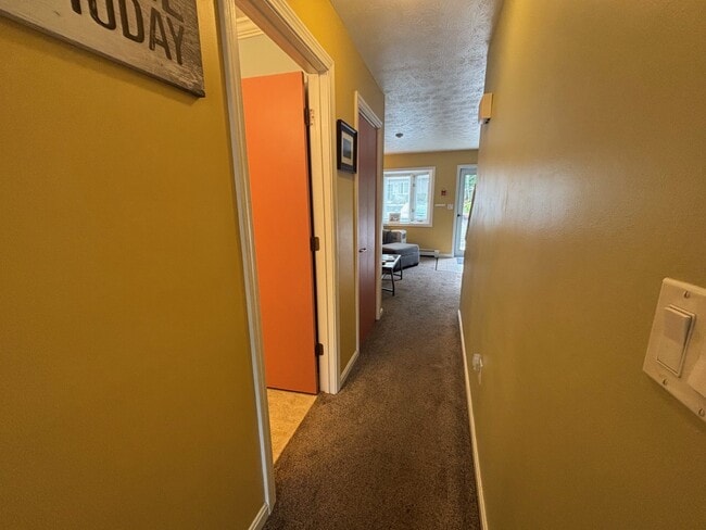 Building Photo - 266 Endicott St N