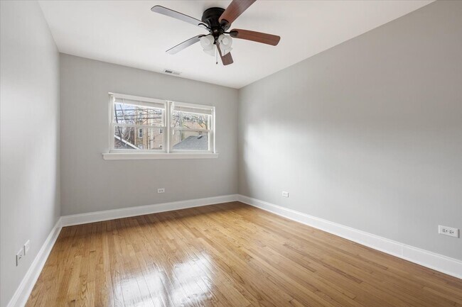 Building Photo - 1343 W Winona St