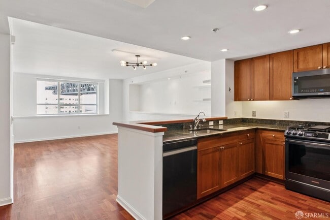 Building Photo - 400 Beale St