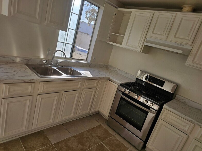 Building Photo - 16594 Orange Way