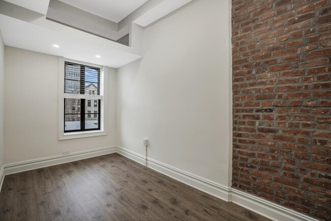 Building Photo - 155 Grand St