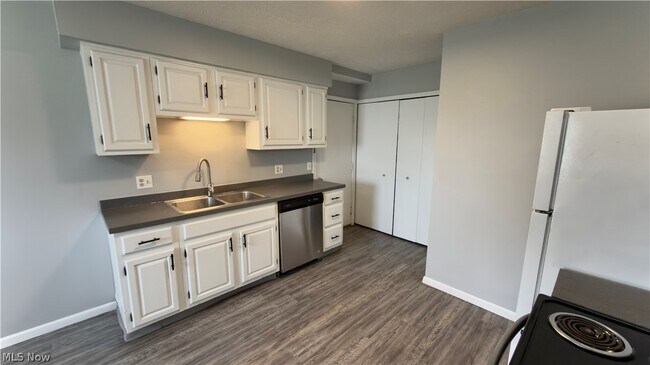 Building Photo - 229 Brunswick Dr
