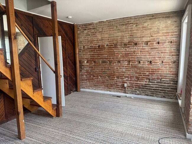 Building Photo - 301 S 13th St