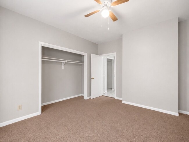Building Photo - 227 E Northwood Ave