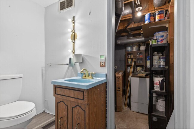 Building Photo - 9 Pine Meadows Dr