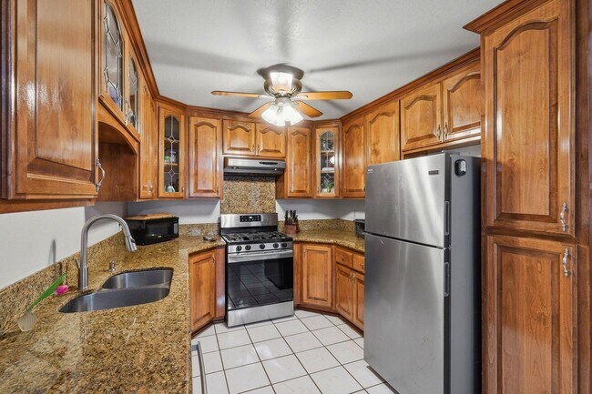 Building Photo - 3 Bedroom Condo in Watsonville! $1000 move in incentive!