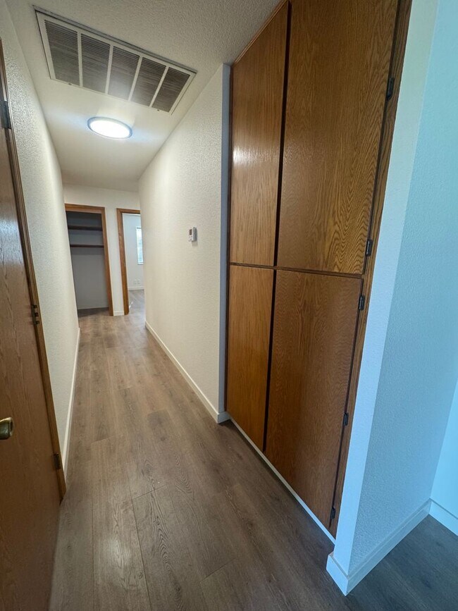 Building Photo - 2409 Candlewood Dr