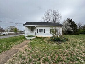 Building Photo - One Level Home with Fence