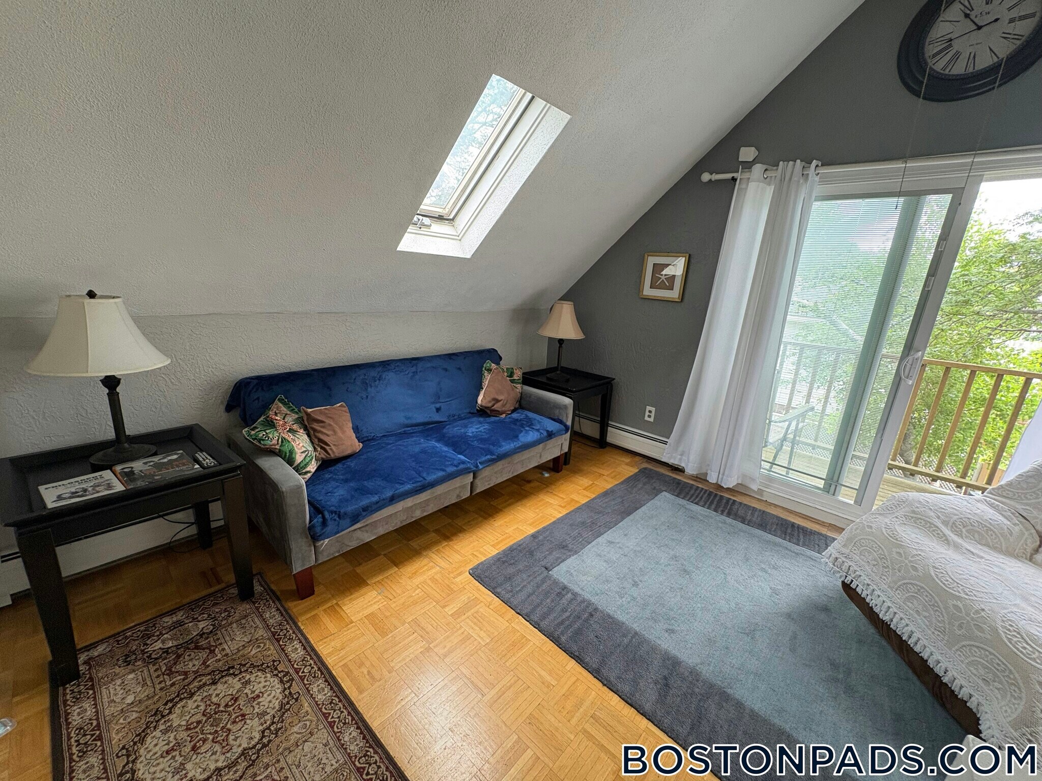 Building Photo - 370 Main St