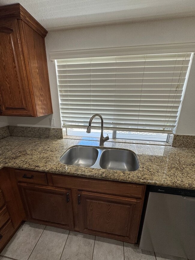 Building Photo - Now ready to move-in! Beautiful 2-Bedroom Home in a Gated Loma Linda Community!