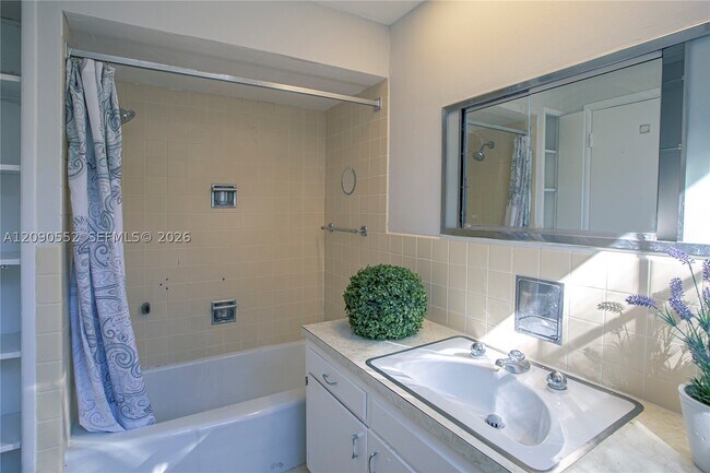 Building Photo - 2805 Segovia St