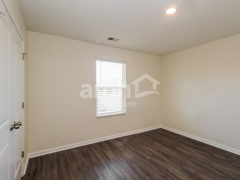 Building Photo - 1351 John Swann St